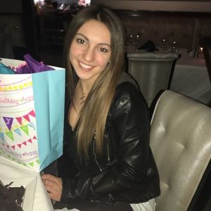 Meet your Posher, Hannah